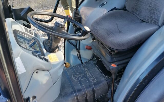 new-holland-t4030v-3