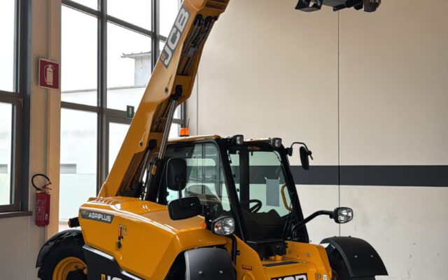 jcb-5260-agriplus-t5-1